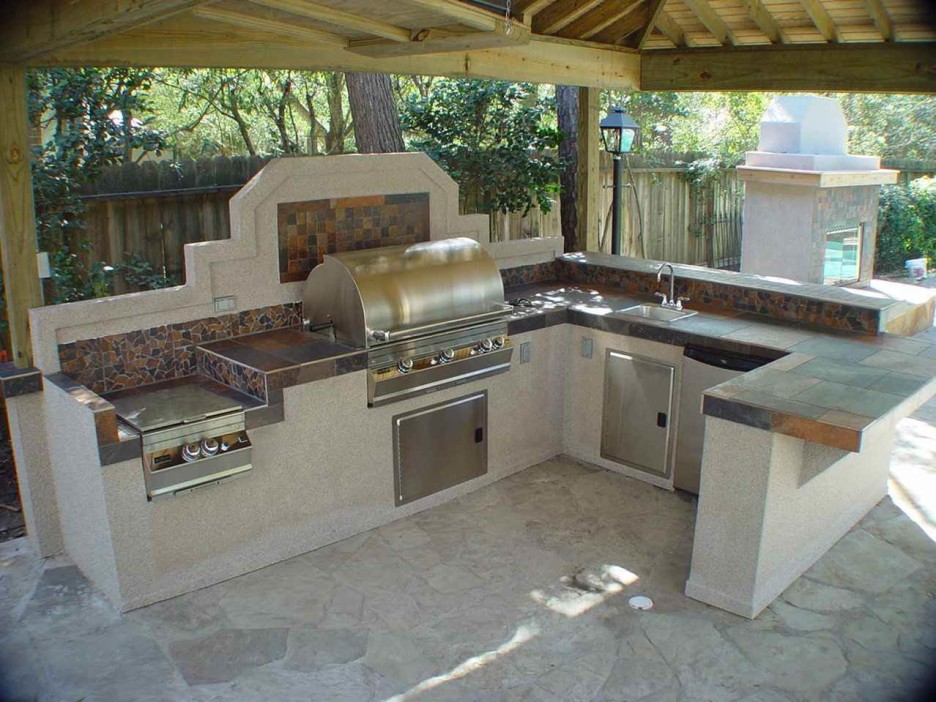 Outdoor Kitchen and BBQ island